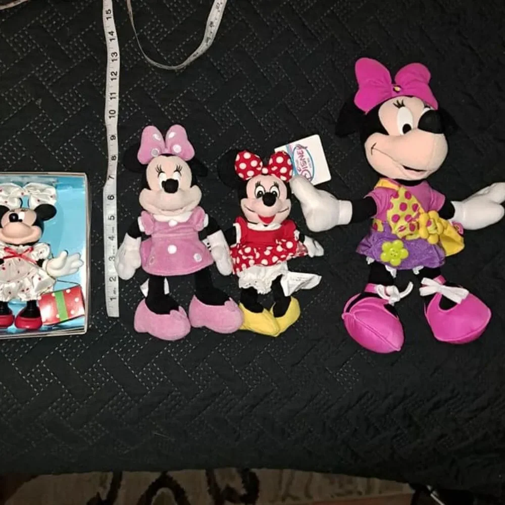 Minnie Mouse set of 4- inc 15-inch Minnie Mouse Plush Toy & Dressing Pretty